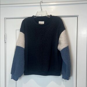 American Eagle Outfitters Navy and Cream Sherpa  Sweater size large.